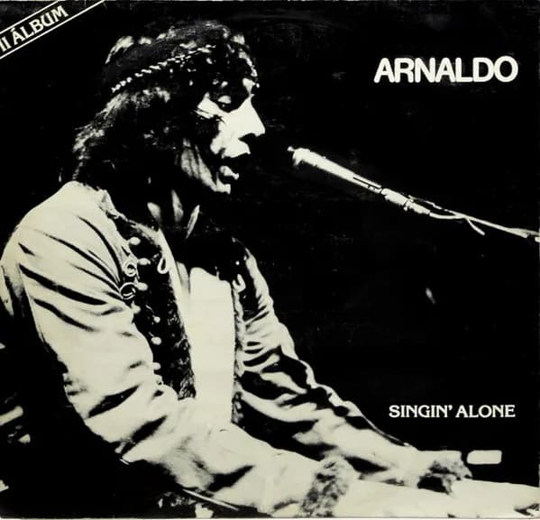 Capa de “Singin' Alone”, de Arnaldo